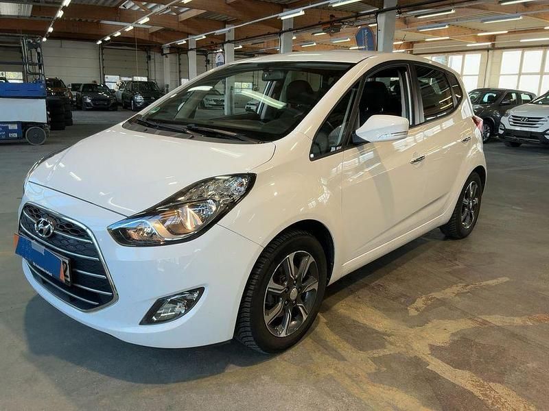 Weiß Gebraucht 2017 Hyundai ix20 YES! Van / Kleinbus | 12.990 € (Fairer Preis) - Bild 1/4