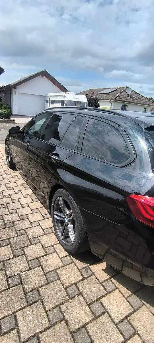 Gebraucht BMW 525 Luxury Line 218 PS (160 kW) 2014 Schwarz Kombi