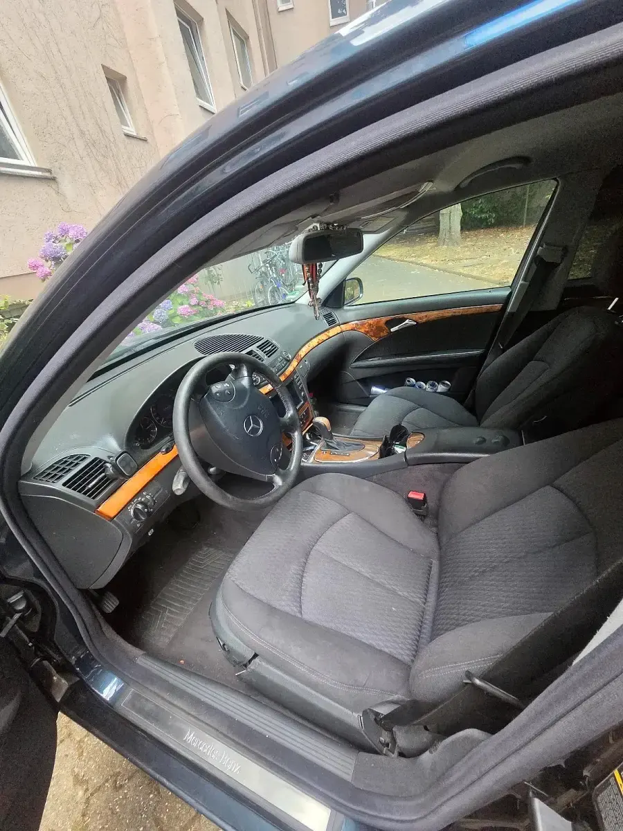 Gebraucht Mercedes E220 Elegance 150 PS (110 kW) 2003 Limousine