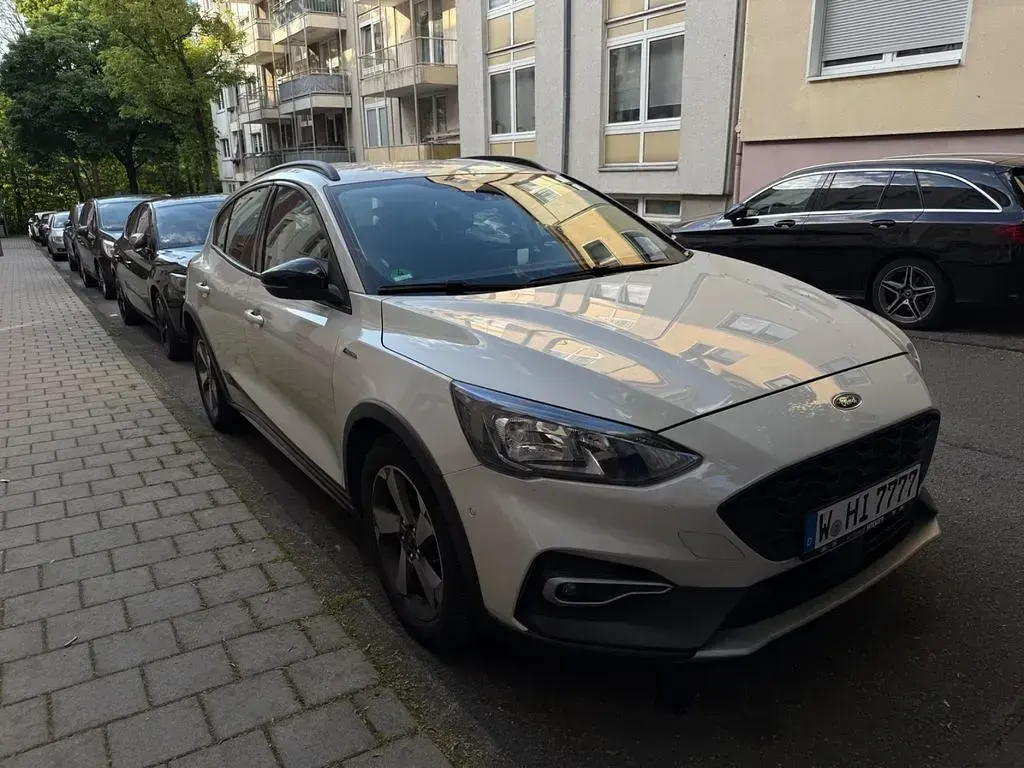 Używany Ford Focus Active 125 KM (91 kW) 2019 Biały Sedan/Limuzyna