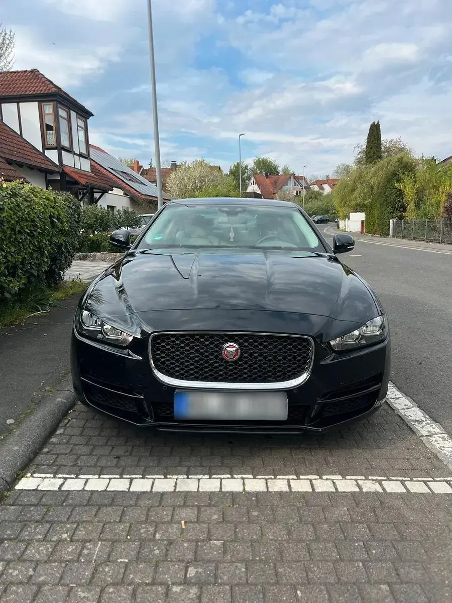 Gebraucht Jaguar XE Pure 179 PS (131 kW) 2017 Schwarz Limousine