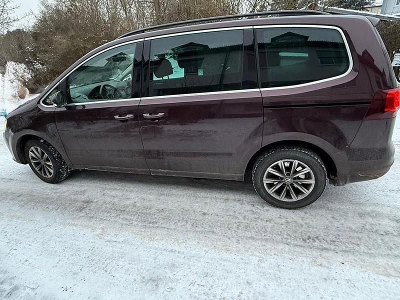 Gebraucht VW Sharan Comfortline 150 PS (110 kW) 2016 Braun Van / Kleinbus