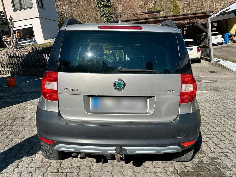 Gebraucht Skoda Yeti 140 PS (102 kW) 2011 Grau SUV