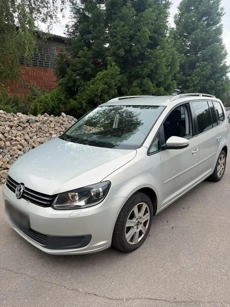 Gebraucht VW Touran 105 PS (77 kW) 2012 Silber Van / Kleinbus