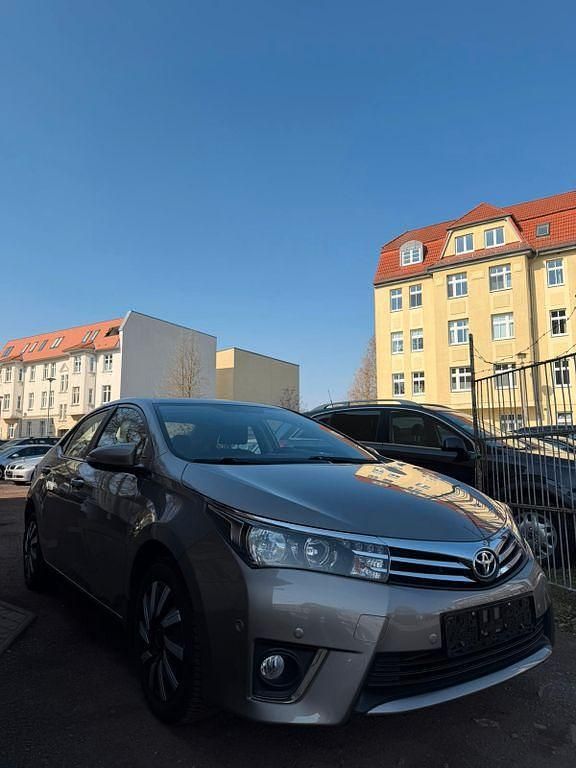 Gebraucht Toyota Corolla Edition 132 PS (97 kW) 2016 Braun Limousine