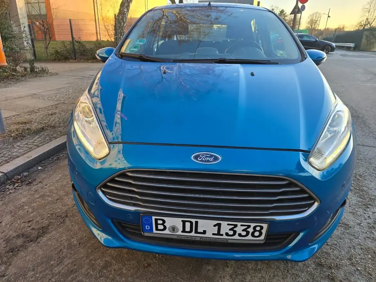 Używany Ford Fiesta 2015 Niebieski Hatchback