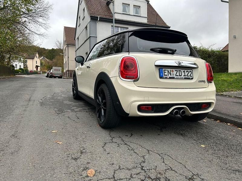 Weiß Gebraucht 2017 Mini Cooper S Kleinwagen | 16.990 € (Fairer Preis) - Bild 1/4