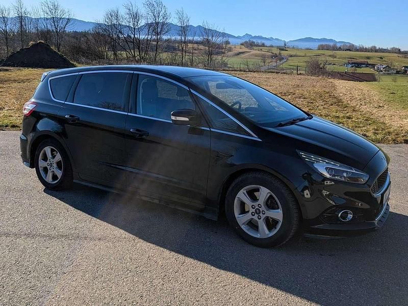 Gebraucht Ford S-MAX Titanium 209 PS (153 kW) 2017 Schwarz Van / Kleinbus