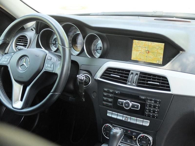 Gebraucht Mercedes C180 156 PS (114 kW) 2012 Schwarz Kombi