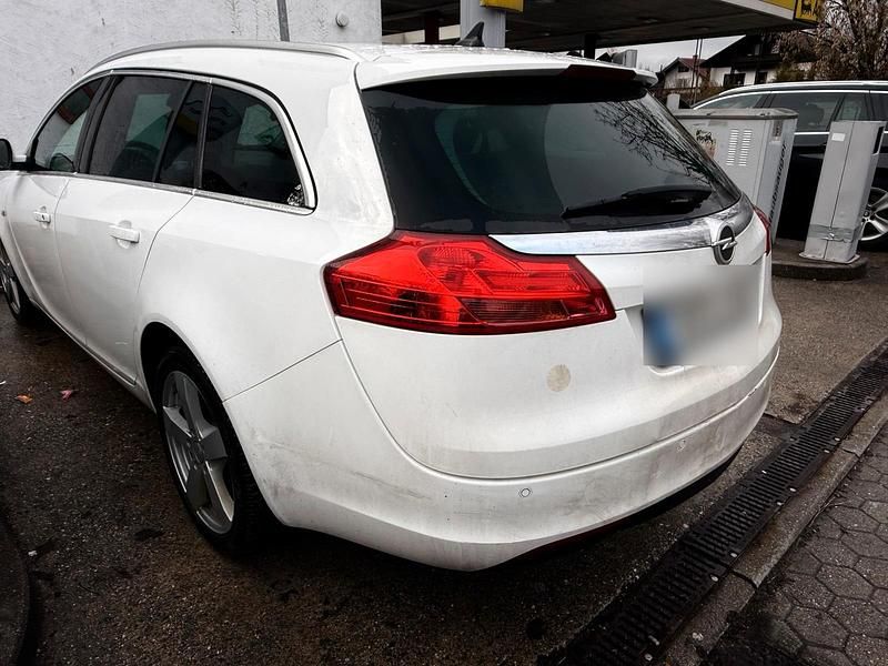 Gebraucht Opel Insignia 160 PS (117 kW) 2011 Weiß Kombi