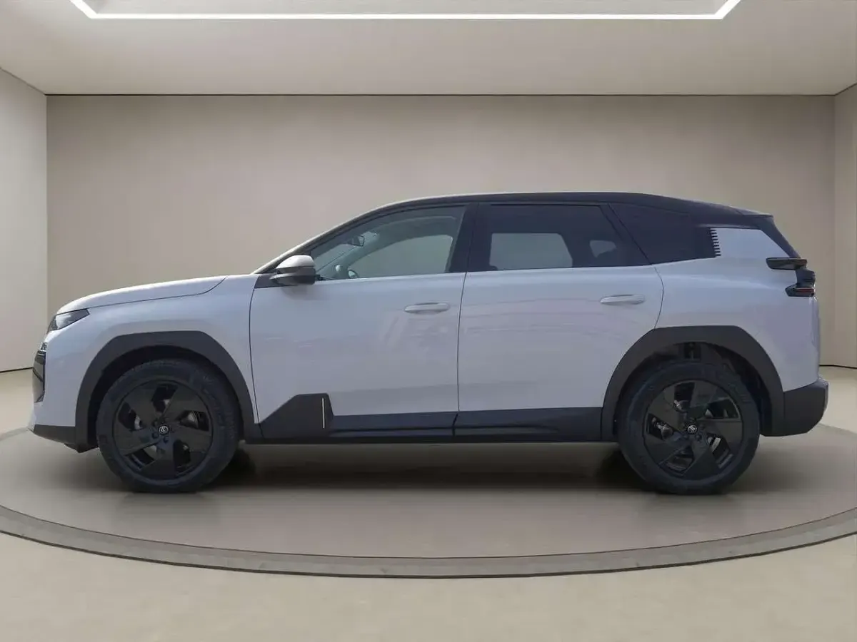Neu Citroën C5 Aircross 145 PS (106 kW) 2025 Okenit weiß/black roof SUV