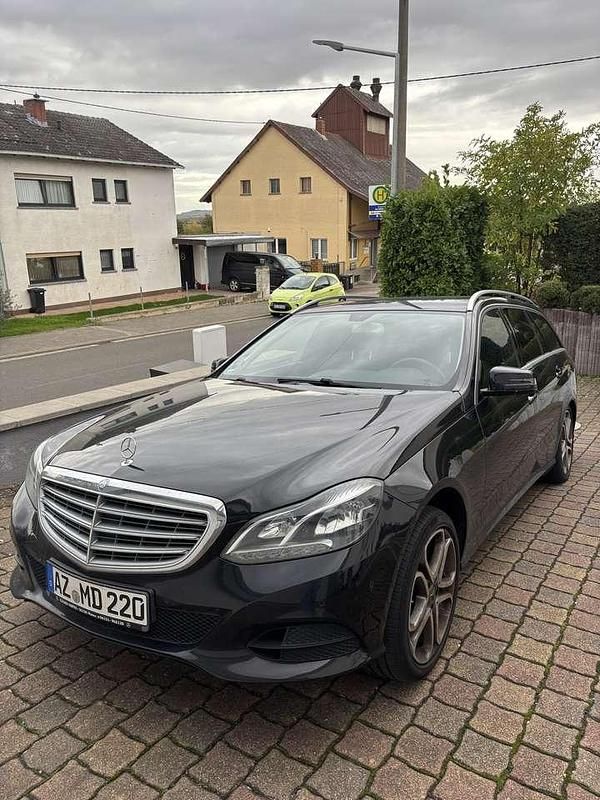 Gebraucht Mercedes E220 170 PS (125 kW) 2015 Schwarz Kombi