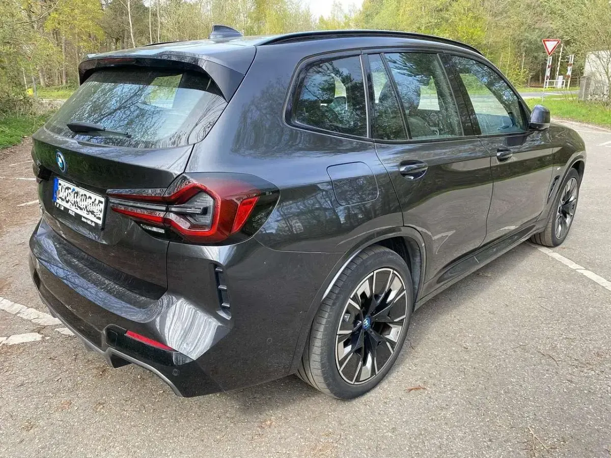 Gebraucht BMW iX3 Impressive 210 kW (286 PS) 2023 Grau SUV