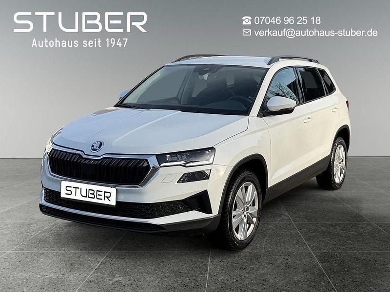 Moonweiss metallic Gebraucht 2024 Skoda Karoq Selection SUV | 28.690 € (Superpreis) - Bild 1/4