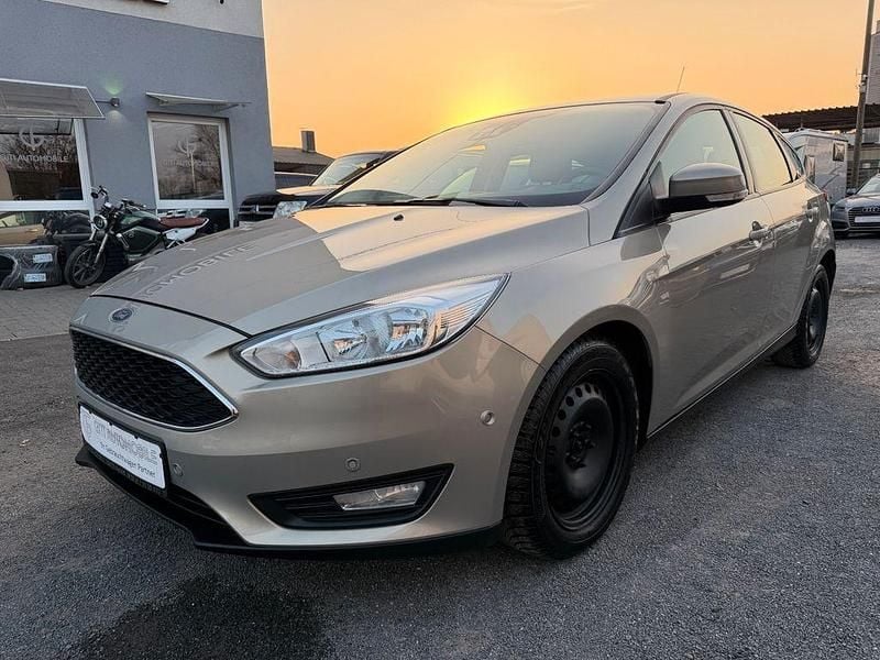Gebraucht Ford Focus Business Edition 125 PS (91 kW) 2015 Grau Limousine