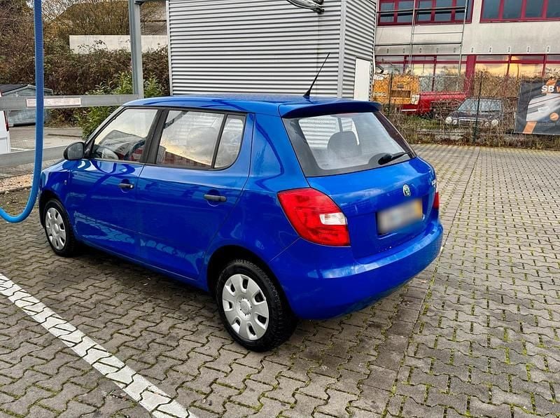 Gebraucht Skoda Fabia 60 PS (44 kW) 2009 Blau Kleinwagen