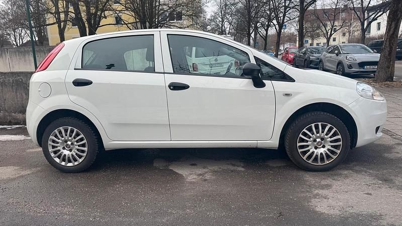 Gebraucht Fiat Grande Punto Basis 69 PS (50 kW) 2013 Weiß Kleinwagen