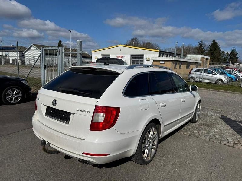 Gebraucht Skoda Superb Elegance 200 PS (147 kW) 2011 Weiß Kombi