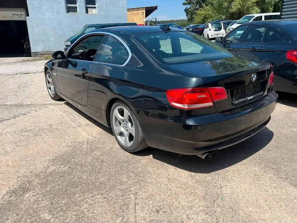 Gebraucht BMW 325 Sport Line 218 PS (160 kW) 2007 Schwarz Coupé