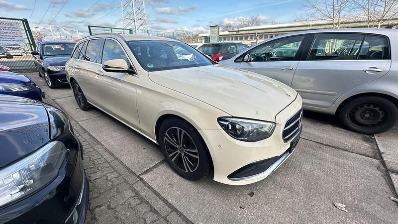 Gebraucht Mercedes E220 194 PS (142 kW) 2020 Kombi