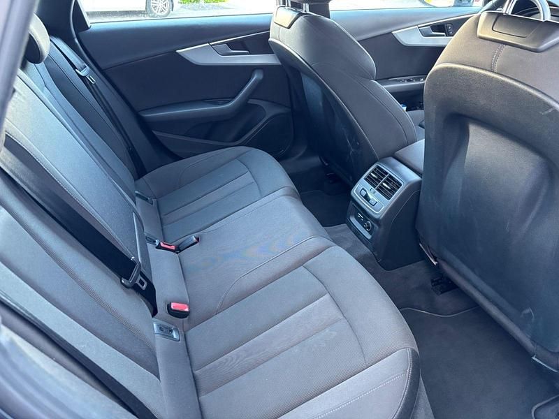 Gebraucht Audi A4 Ambiente 150 PS (110 kW) 2019 Grau Kombi