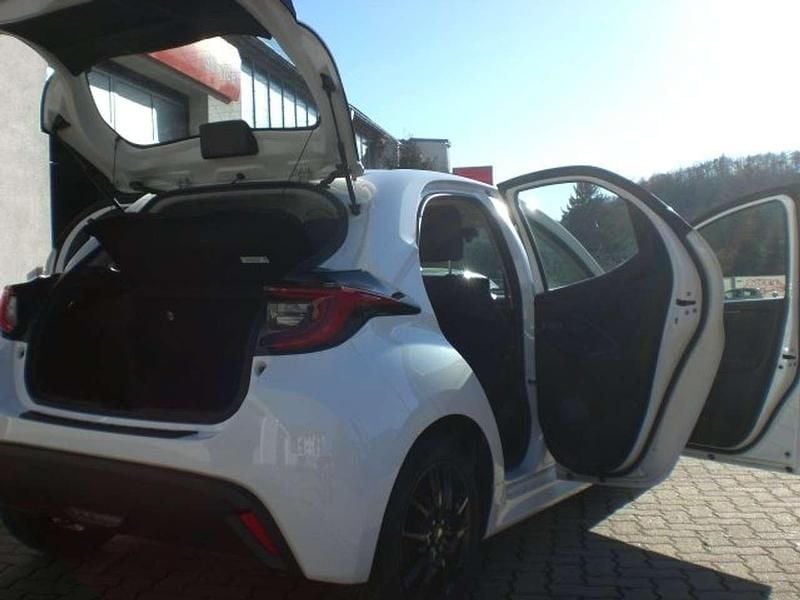 Gebraucht Toyota Yaris Team 125 PS (91 kW) 2023 Schneeweiß Limousine