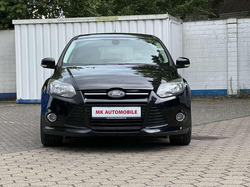 Schwarz Gebraucht 2011 Ford Focus Titanium Kombi | 2.900 € (Superpreis) - Bild 1/4