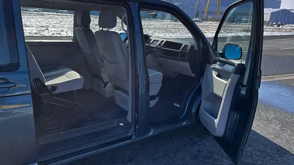 Używany VW Caravelle 150 KM (110 kW) 2016 Zielony Van
