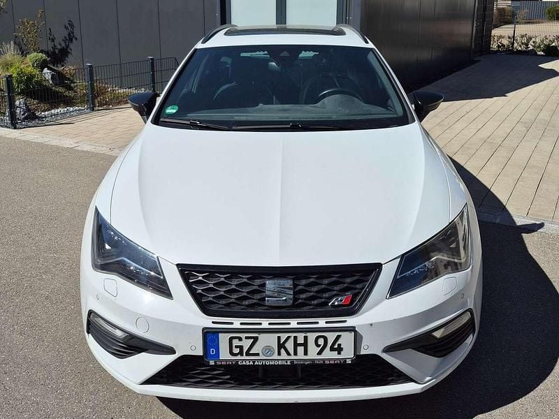 Weiß Gebraucht 2017 Seat Leon ST Kombi | 19.500 € (Fairer Preis) - Bild 1/4