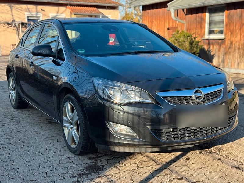 Gebraucht Opel Astra 140 PS (102 kW) 2011 Schwarz Limousine
