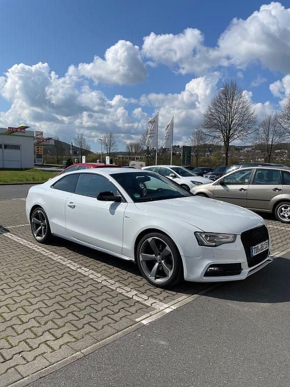 Weiß Gebraucht 2013 Audi A5 Design Coupé | 11.900 € (Fairer Preis) - Bild 1/4