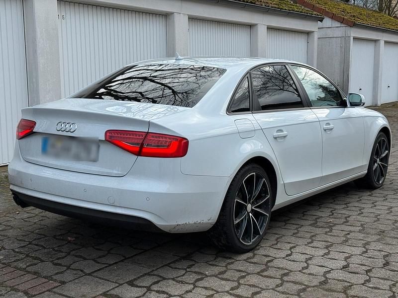 Gebraucht Audi A4 177 PS (130 kW) 2014 Weiß Limousine