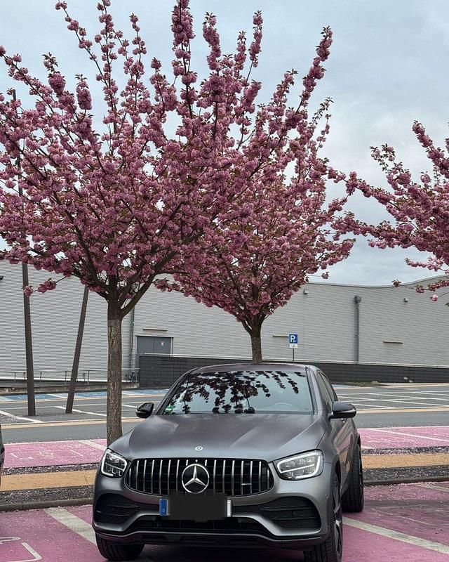 Grau Gebraucht 2021 Mercedes GLC43 AMG AMG SUV | 49.999 € (Teuer) - Bild 1/4