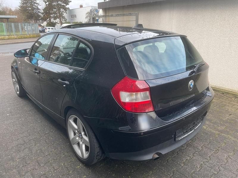 Gebraucht BMW 118 122 PS (89 kW) 2005 Schwarz Kleinwagen
