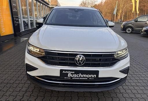 Gebraucht VW Tiguan Active 150 PS (110 kW) 2021 Pure white SUV