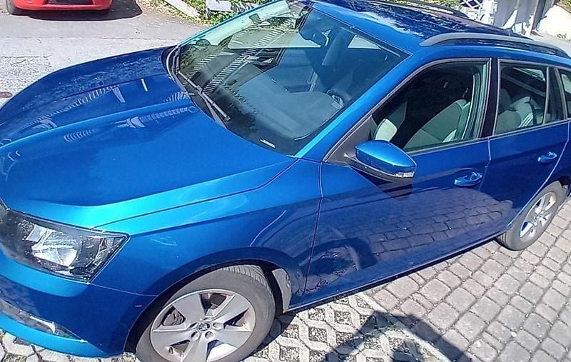 Blau Gebraucht 2016 Skoda Fabia Ambition Kombi | 9.000 € (Guter Preis) - Bild 1/4