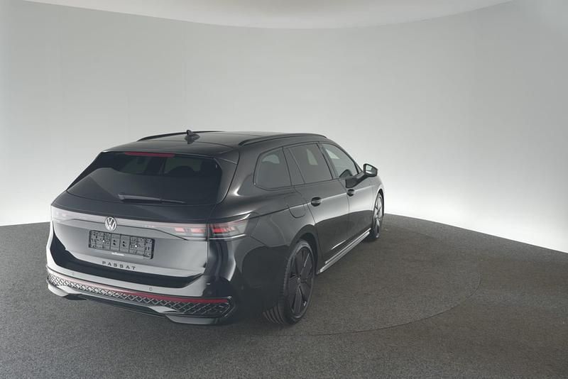 Gebraucht VW Passat R-line 265 PS (194 kW) 2024 Schwarz Kombi