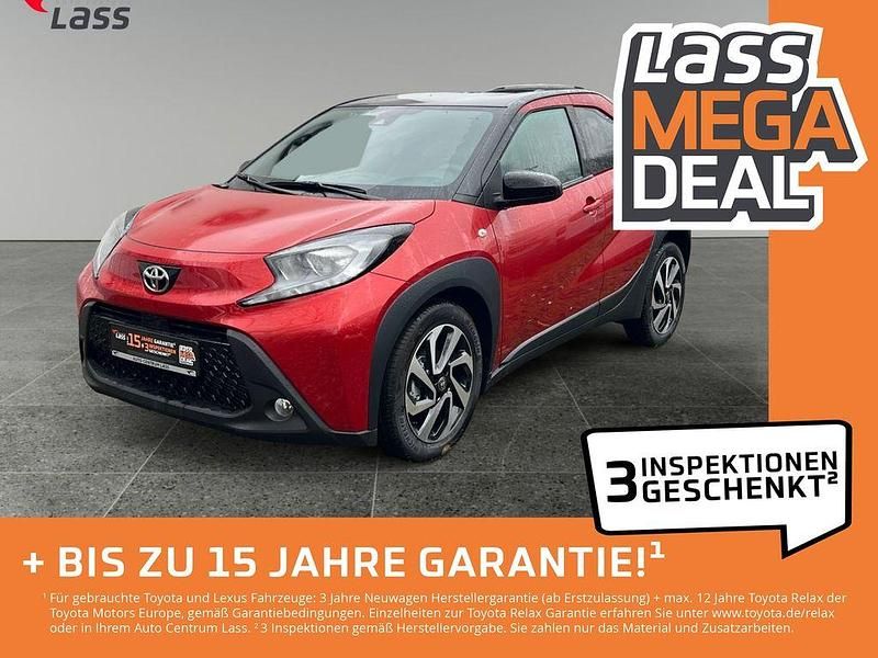 Chili red (3u4)/ black mica (2 Neu 2025 Toyota Aygo Kleinwagen | 17.290 € (Fairer Preis) - Bild 1/4