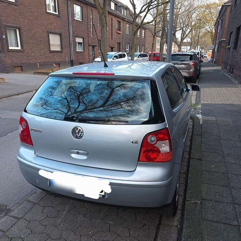 Gebraucht VW Polo Basis 64 PS (47 kW) 2003 Silber Kleinwagen