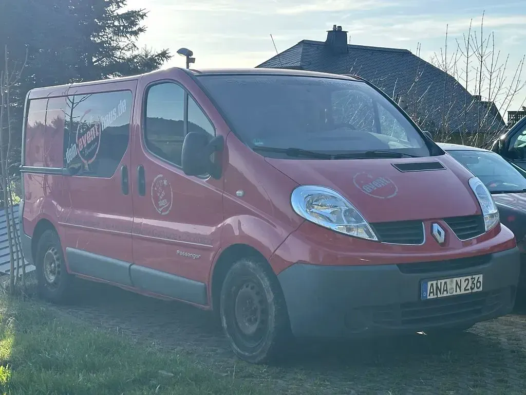 Gebraucht Renault Trafic 114 PS (83 kW) 2010 Rot Van / Kleinbus