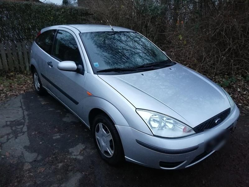 Silber Gebraucht 2003 Ford Focus Limousine | 299 € (Superpreis) - Bild 1/4