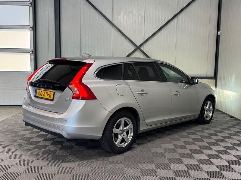 Gebraucht Volvo V60 120 PS (88 kW) 2016 Grau Kombi