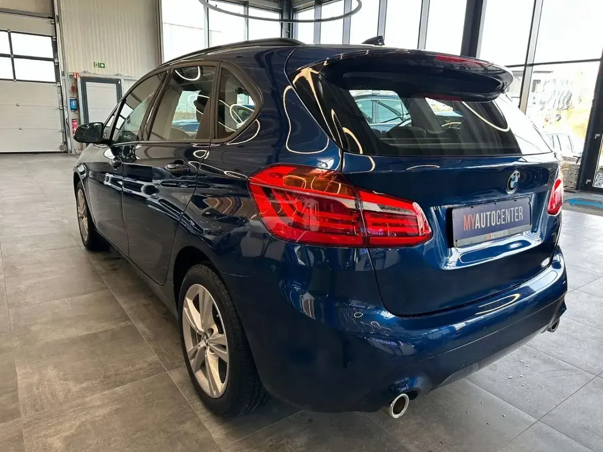 Używany BMW 218 Advantage 150 KM (110 kW) 2018 Niebieski Minivan