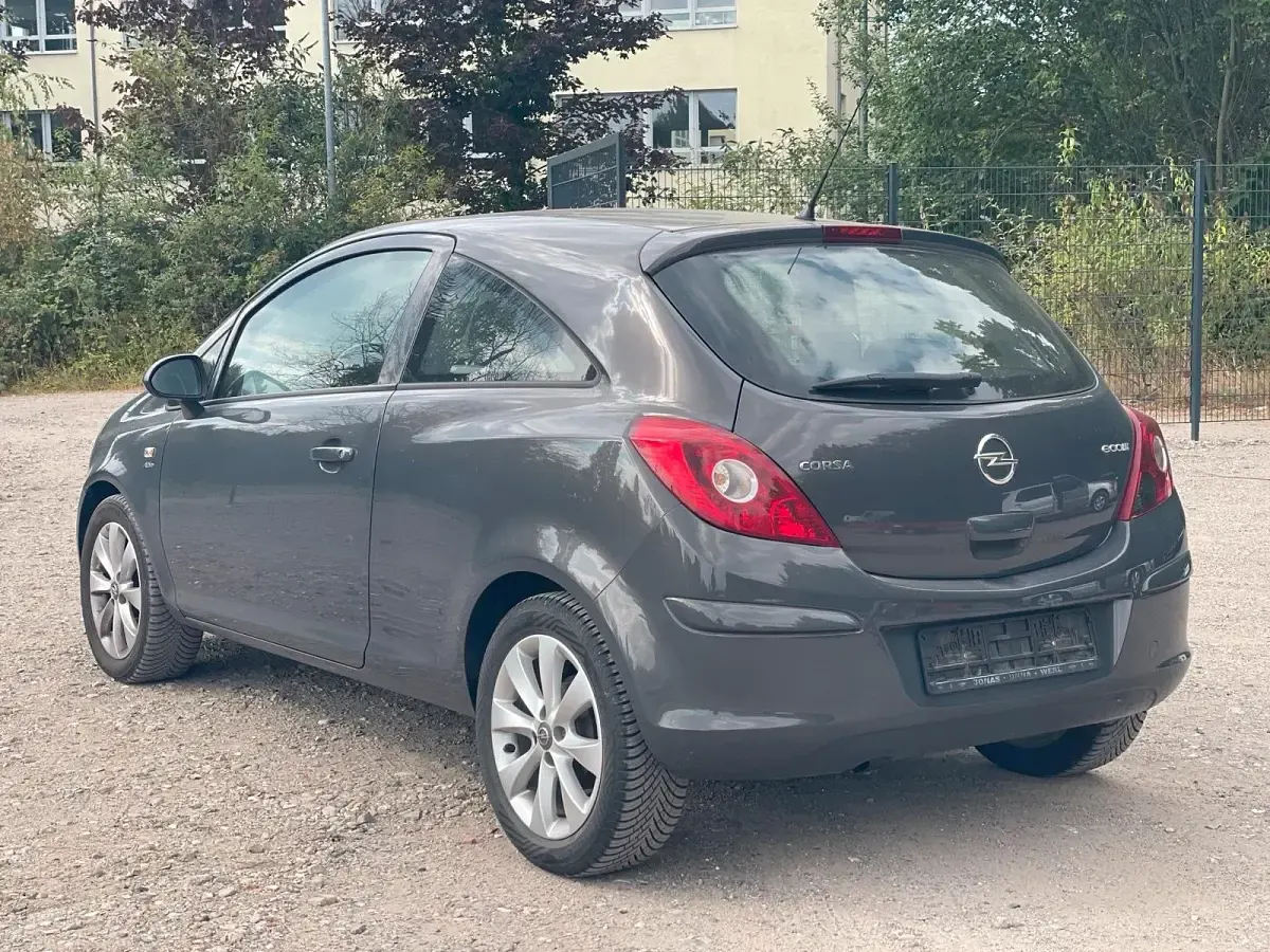 Gebraucht Opel Corsa Active 69 PS (50 kW) 2013 Grau Kleinwagen