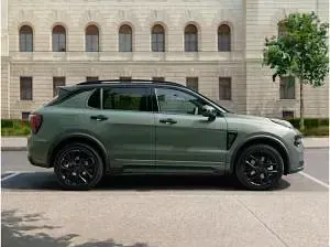 Neu Lynk & Co 01 276 PS (202 kW) 2025 Grün (mineralgrün metallic) SUV