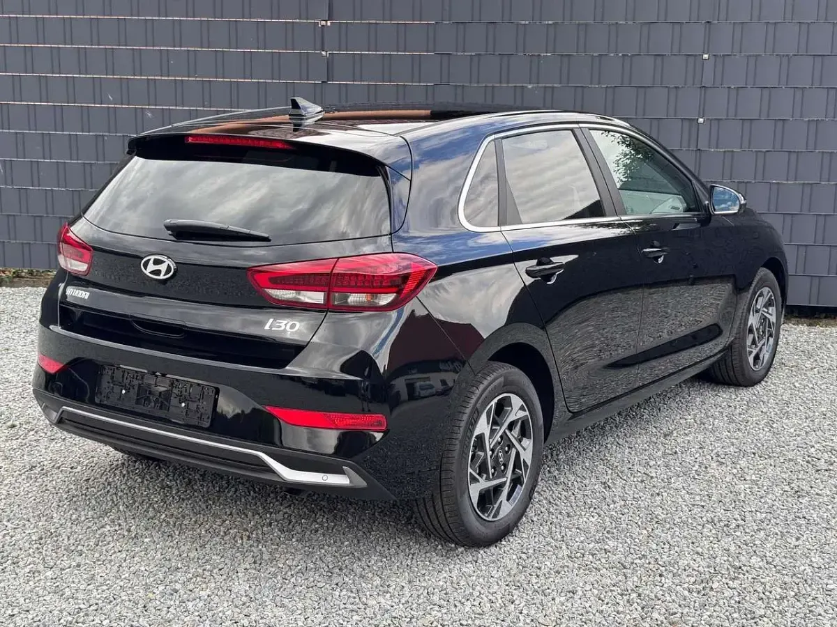Neu Hyundai i30 140 PS (102 kW) 2026 Abyss black pearl Limousine