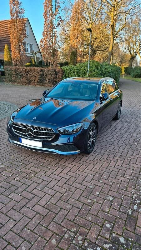 Gebraucht Mercedes E220 194 PS (142 kW) 2020 Blau Kombi