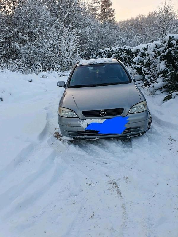 Silber Gebraucht 2002 Opel Astra Limousine | 2.550 € - Bild 1/4