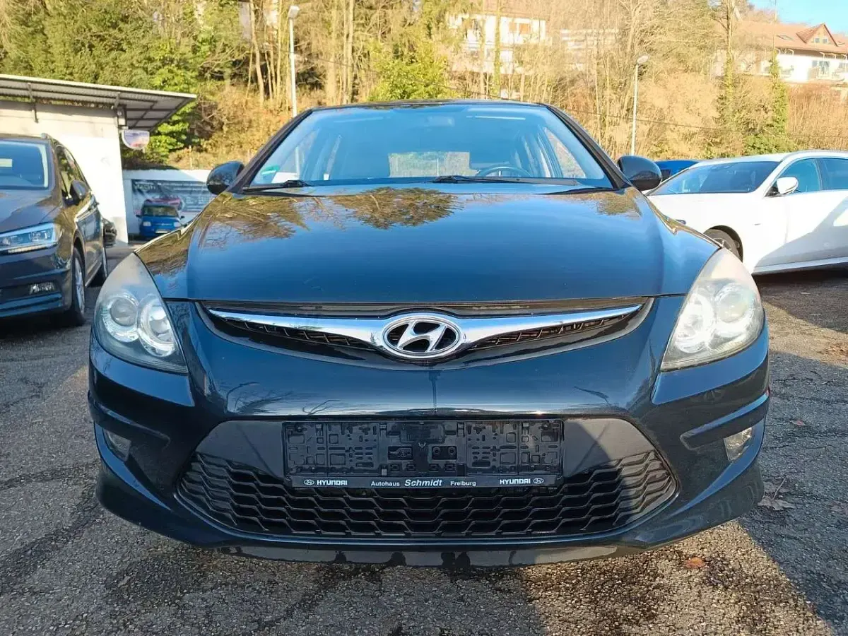 Gebraucht Hyundai i30 Classic 109 PS (80 kW) 2011 Stone black Limousine