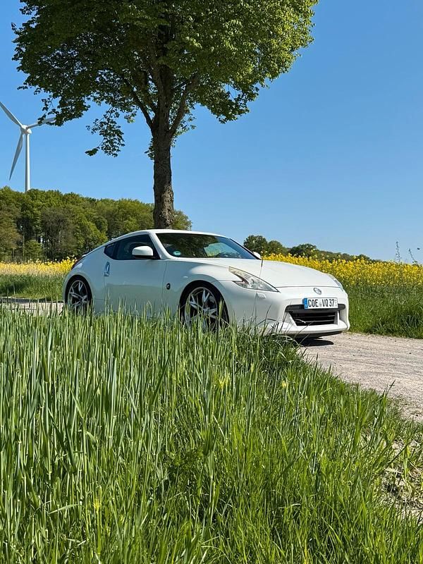 Weiß Gebraucht 2010 Nissan 370Z Coupé | 22.999 € - Bild 1/4